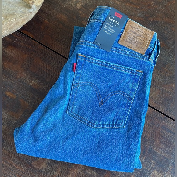 Levi’s Wedgie Jeans - Picture 9 of 11